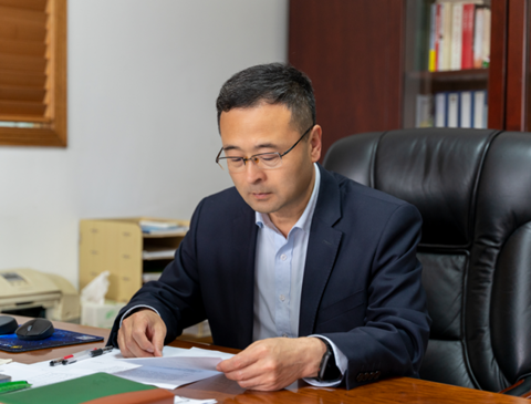 j9九游会科研先锋|张晓伟：环保胶黏剂行业的“胶胶”者